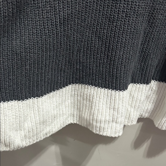 GAP Charcoal and White Crew Neck Sweater - Picture 10 of 11